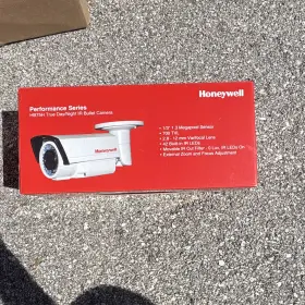 Honeywell Hb75h Performance Series True Day/night Ir Bullet Cctv Camera With Mount